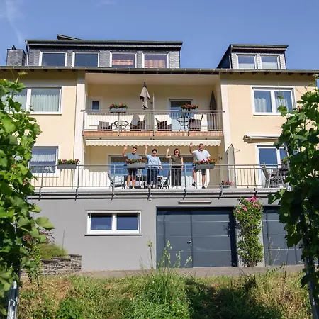 Weingut Christoph Mueller Apartmán *