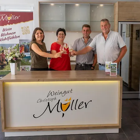 Weingut Christoph Mueller *