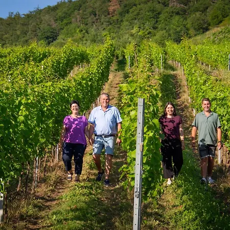 Weingut Christoph Mueller *