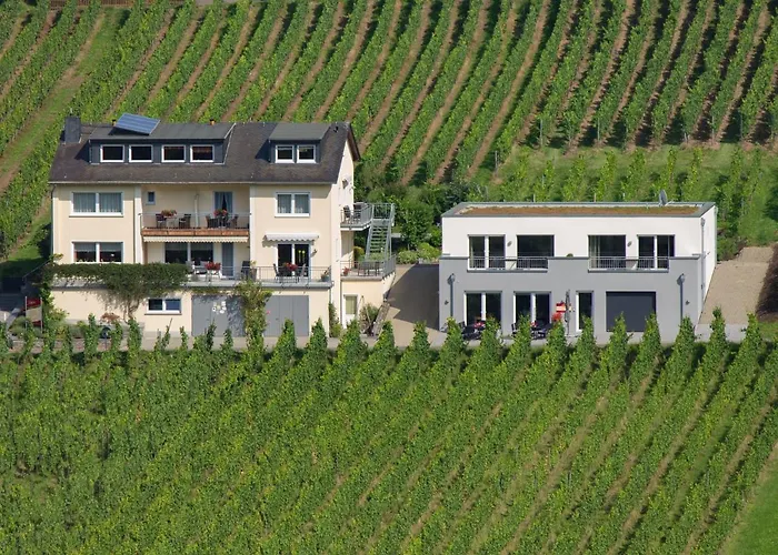 Weingut Christoph Mueller *